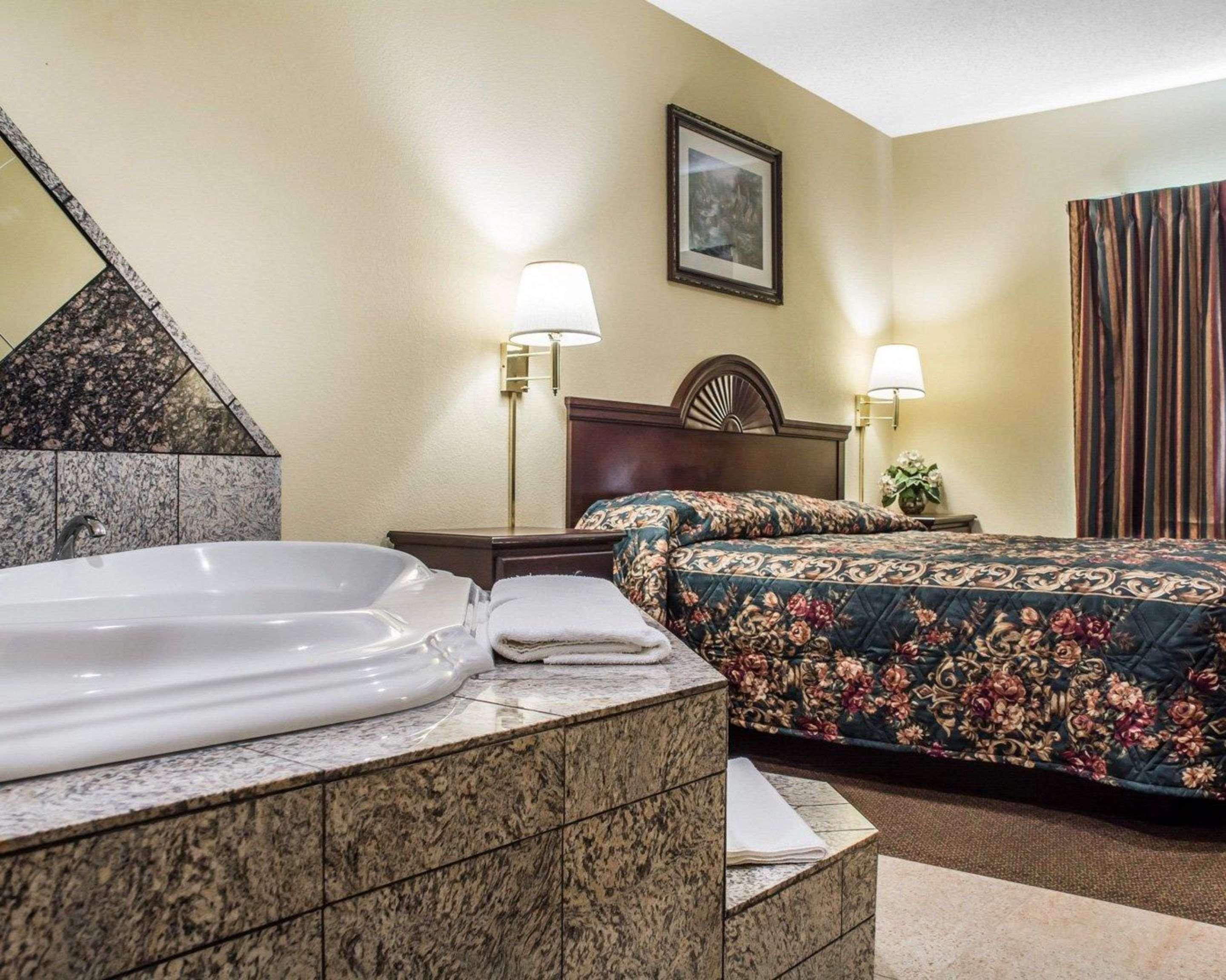 Econo Lodge & Suites Airport North Syracuse Exteriér fotografie